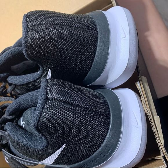 Nike Skin Black & White Training Nike Renew size US 8 CD0200 002 running shoes - Picture 2 of 9